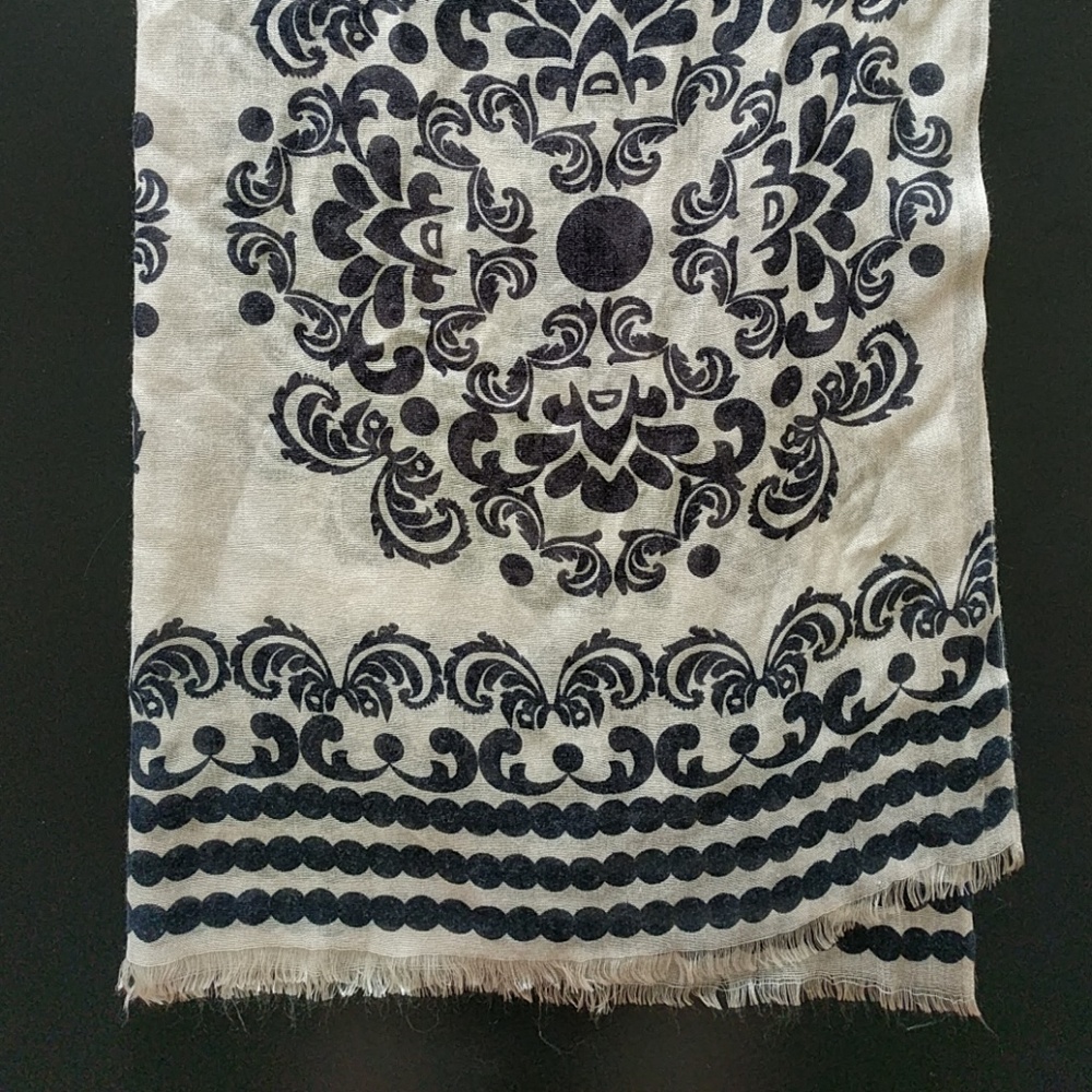 Scarf - Picture 2 of 3